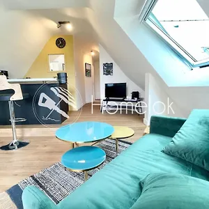 https://lovely-t2-de-standing-face-a-la-rade.inbrittany.com